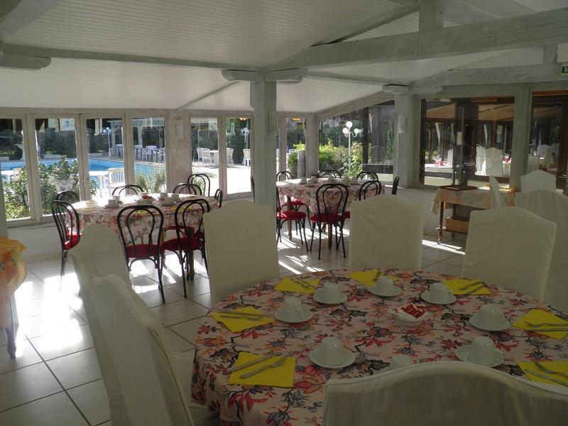 Hotel Le Relais De Montignac Esterno foto